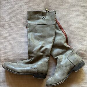 Stylish Women's Grey Faux Leather Boots